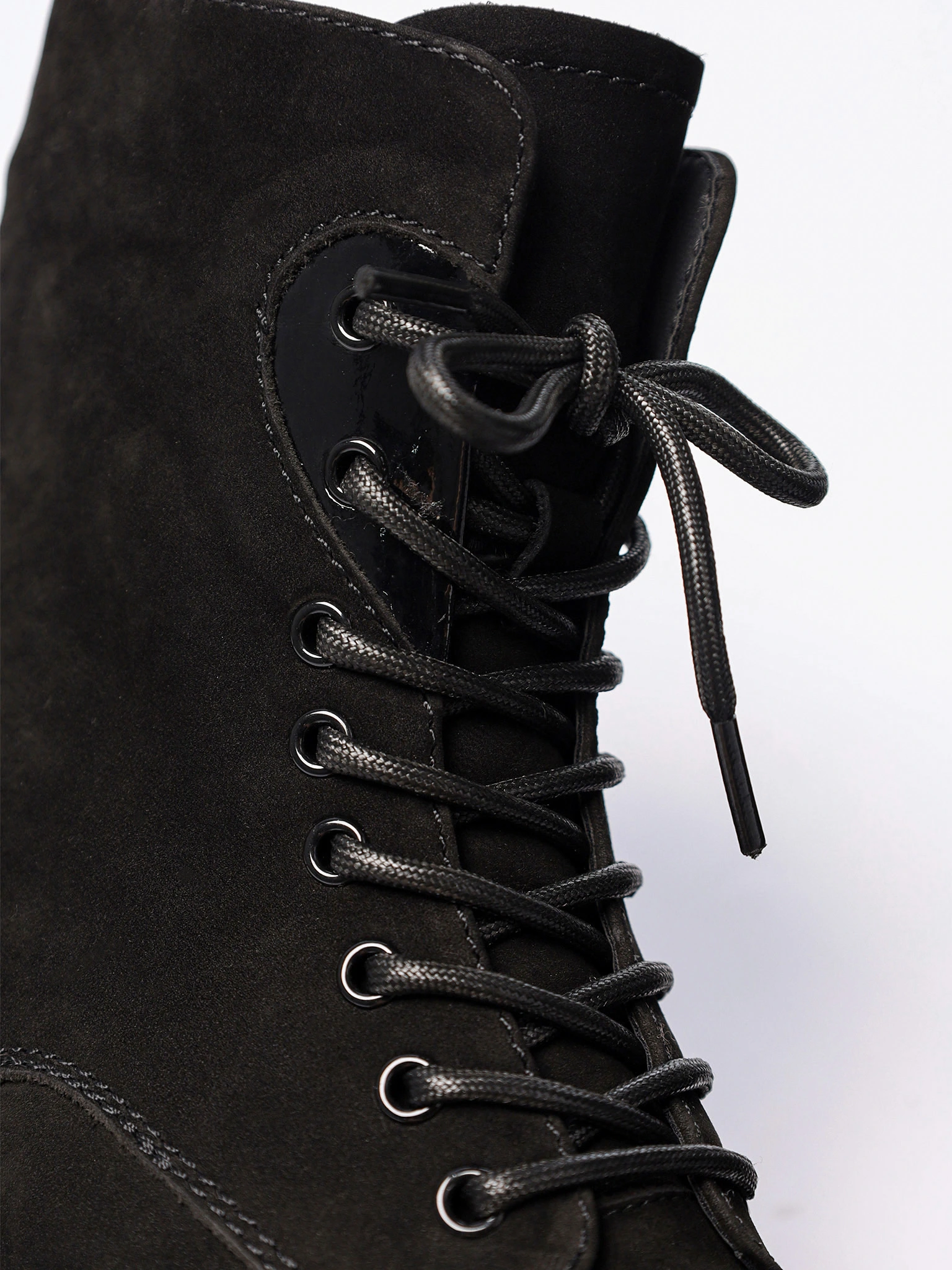 Ботинки-дерби черного цвета на среднем каблуке